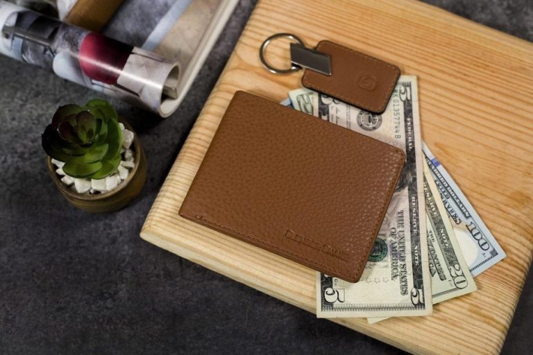 Premium leather Geldbörse Für Herren with multiple card compartments and cash storage, exemplifying style and functionality f