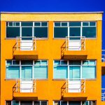 Effiziente Wechselrichter für Balkonkraftwerke mit Solarmodulen zur Umwandlung von Gleichstrom in Wechselstrom